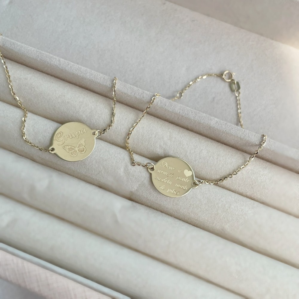 Bratara lant dama cu banut 14 mm si gravura text - din aur 14K Bratara lant dama cu banut 14 mm si gravura text - din aur 14K
