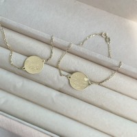 Bratara lant dama cu banut 14 mm si gravura text - din aur 14K Bratara lant dama cu banut 14 mm si gravura text - din aur 14K