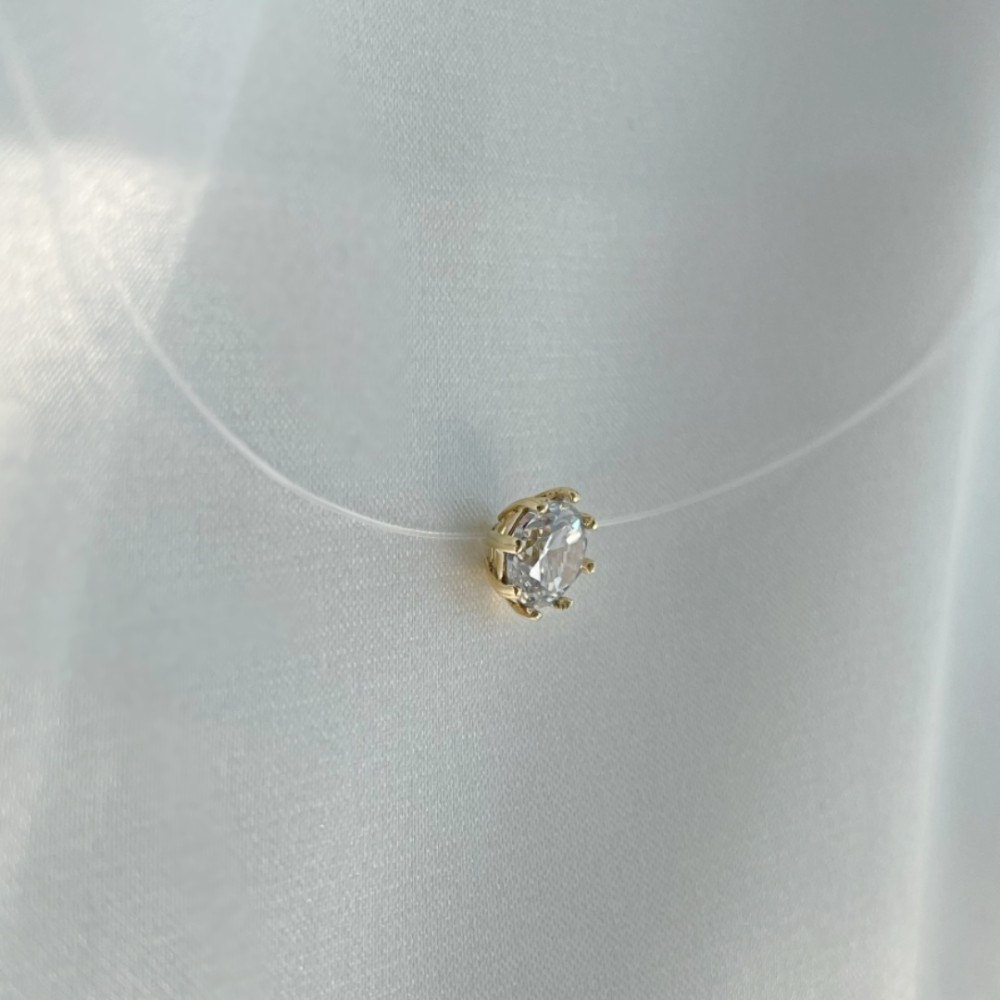 Colier pe fir transparent cu închizătoare și casetă din aur galben, decorată cu zirconiu Colier pe fir transparent cu închizătoare și casetă din aur galben, decorată cu zirconiu