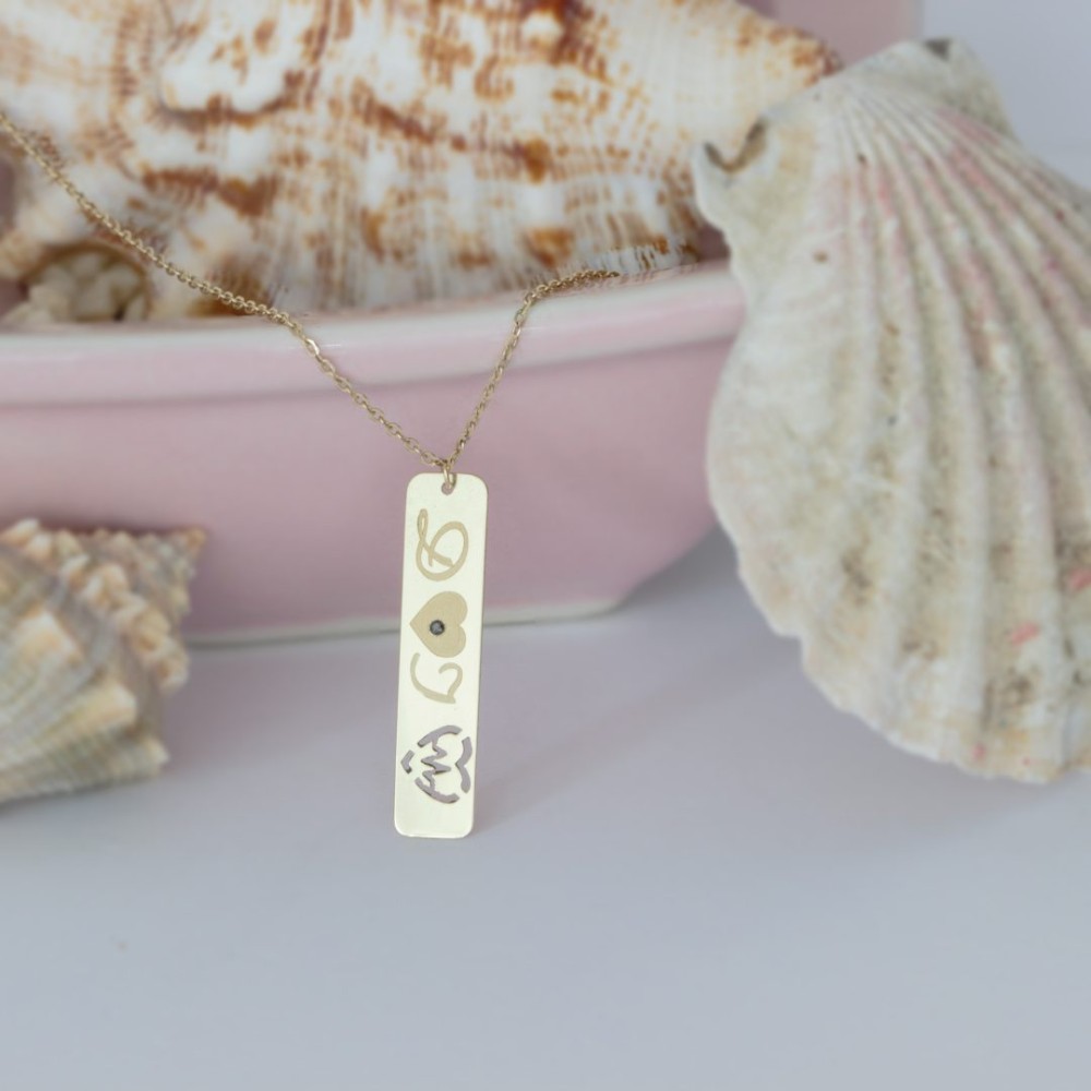 Lantisor cu placuta personalizata cu nume si simbol puls in inima- aur 14k si diamant natural Lantisor cu placuta personalizata cu nume si simbol puls in inima- aur 14k si diamant natural