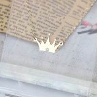 Lantisor din aur 14K cu model coroana si diamant - tintuire speciala