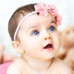 Cercei pentru bebe sau fetite cu model semiluna si diamante naturale