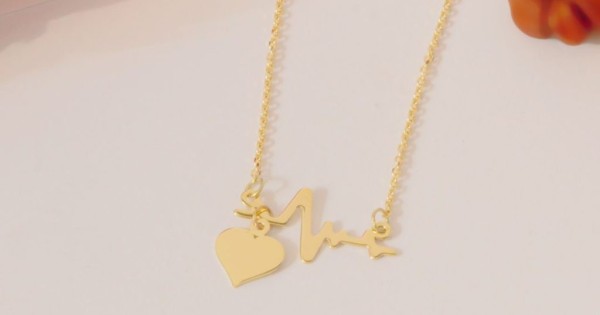 Lantisor personalizat cu puls si inima gravata aur galben, alb sau roze 14K