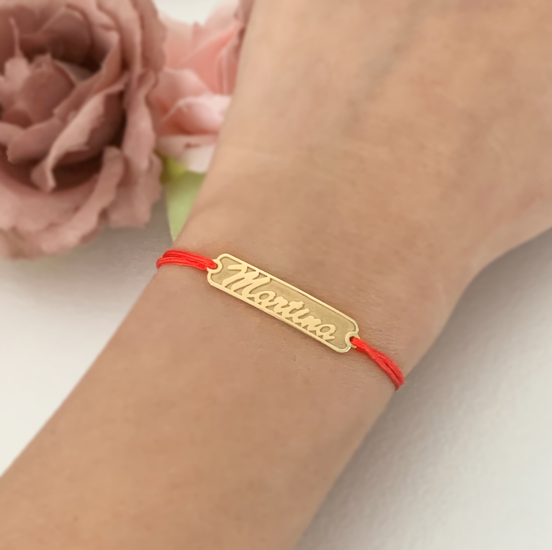 Bratara placuta personalizata din aur 14k cu nume in relief - 1 | YEO